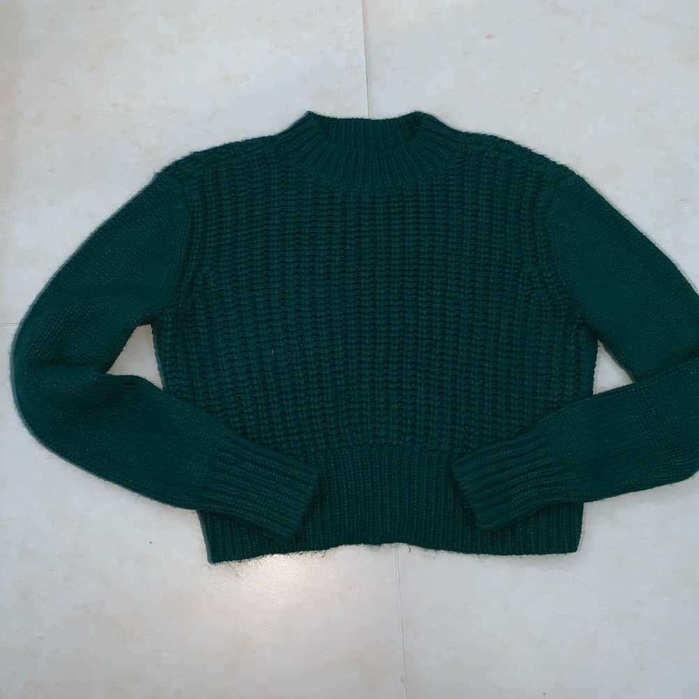 Gently Used Dark Green Cropped Thick Knit Sweater